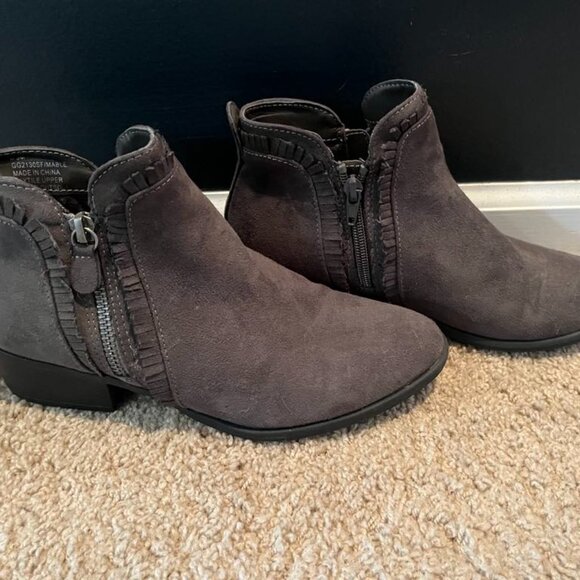 MIA Mable Ruffle Bootie - Picture 2 of 2